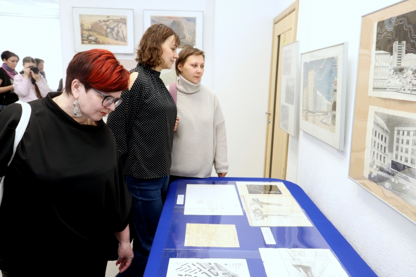 Выставка к 100-летию Анатолия Шашкова