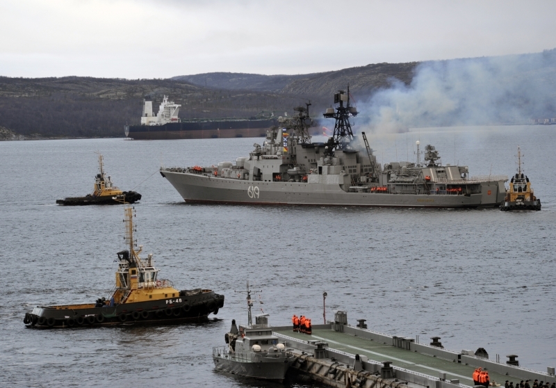 Сайты североморска. Корабль Кузнецов Северного флота Североморск. База ВМФ В Североморске. Корабли Северного флота Североморск Петр Великий. Город Североморск база Северного флота Адмирал Чабаненко корабль.