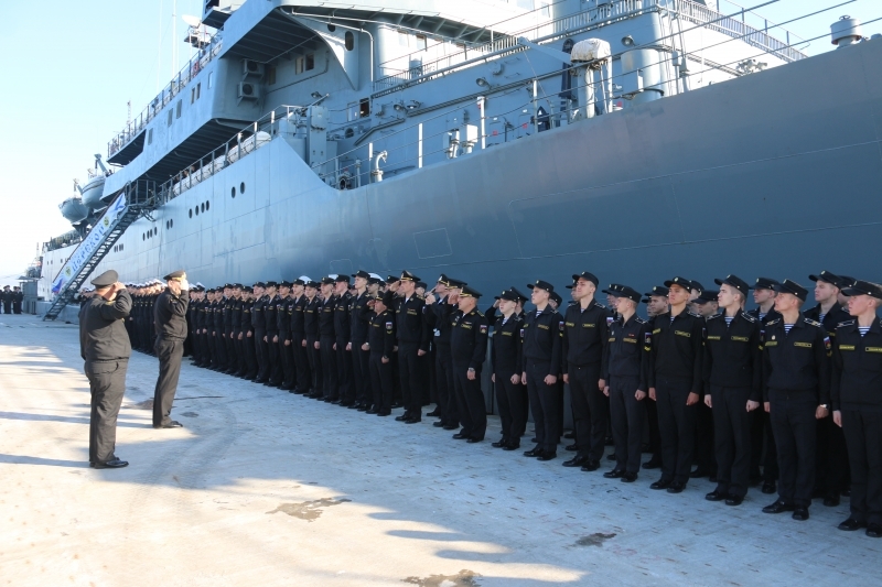 Военно морской флот г гатчина. Перекоп корабль Балтийского флота. Экипаж корабля Перекоп. Жигулевск корабль Балтийского флота. Перекоп учебный корабль.