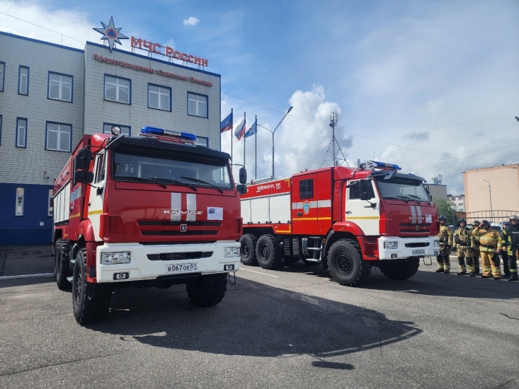 Автопарк пожарного спецподразделения Североморска пополнился новой техникой