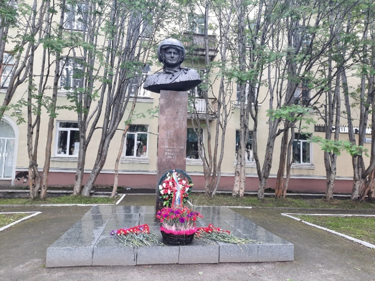 В Североморске почтили память заслуженного военного лётчика