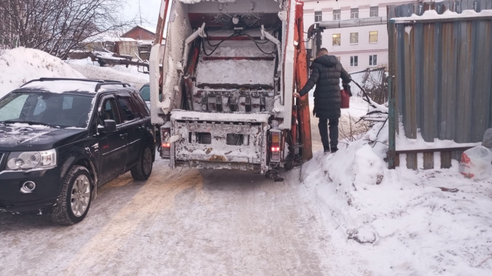 Не преграждайте путь мусоровозу 