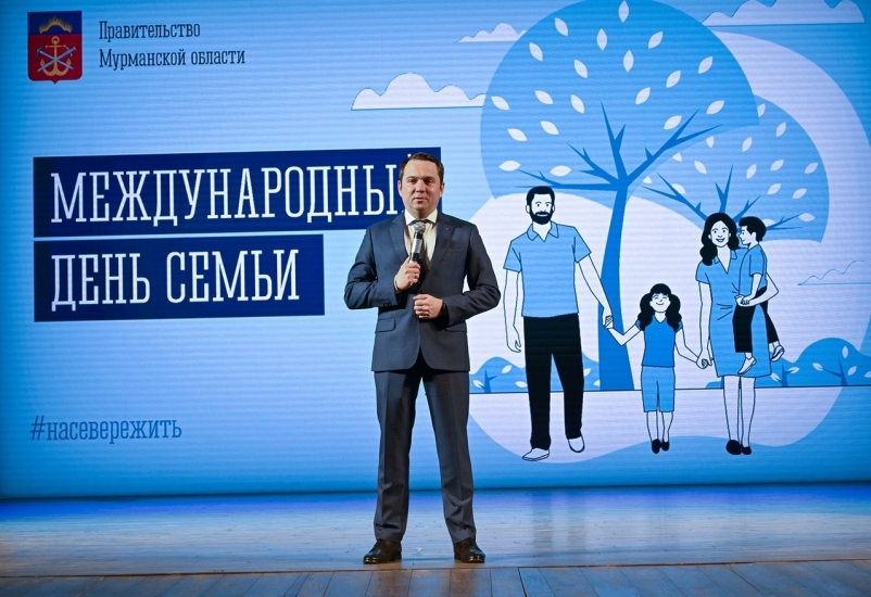 Губернатор Андрей Чибис вручил северянам награды к Международному Дню семьи