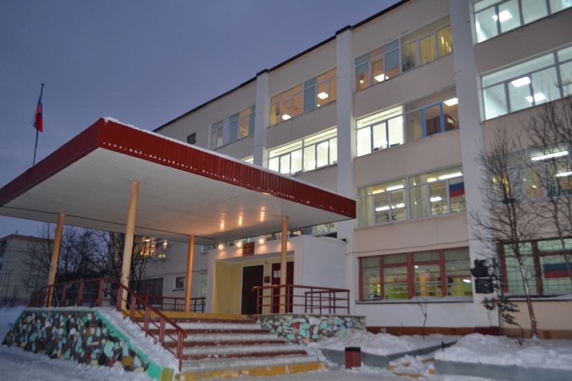 В школах Североморска стартовали работы по замене окон