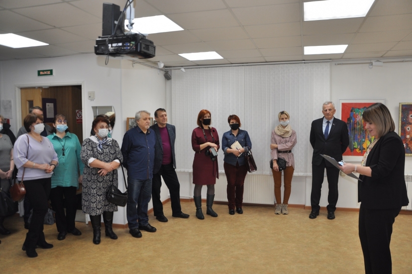 Выставка картин художников-абстракционистов