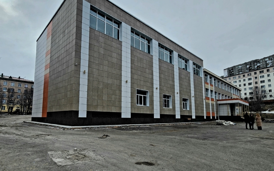 Глава муниципалитета Олег Прасов проинспектировал ход капитальных ремонтов в школах