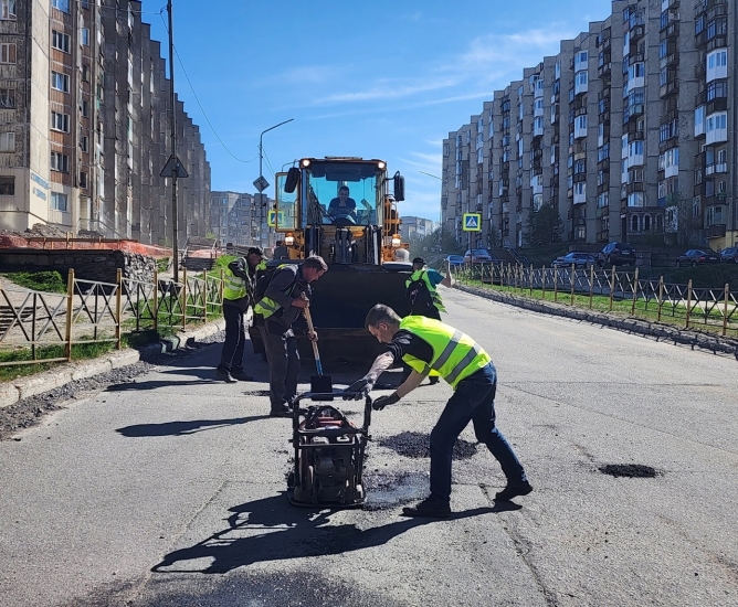 Ремонтная кампания на улично-дорожной сети в Североморске продолжается