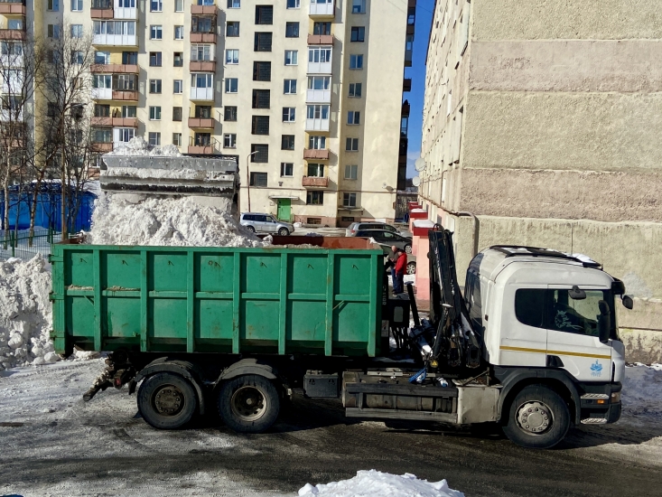 Уборка дворов от снега и подготовка к новому отопительному сезону