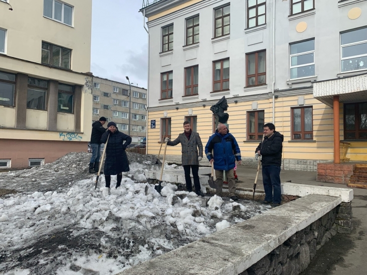 Весенняя уборка продолжается