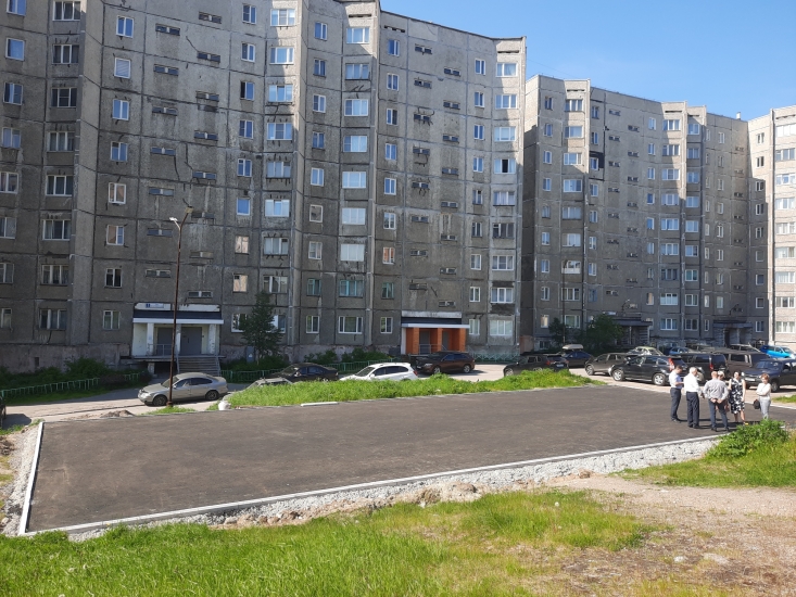 Глава ЗАТО г.Североморск Олег Прасов осмотрел объекты ремонта и благоустройства