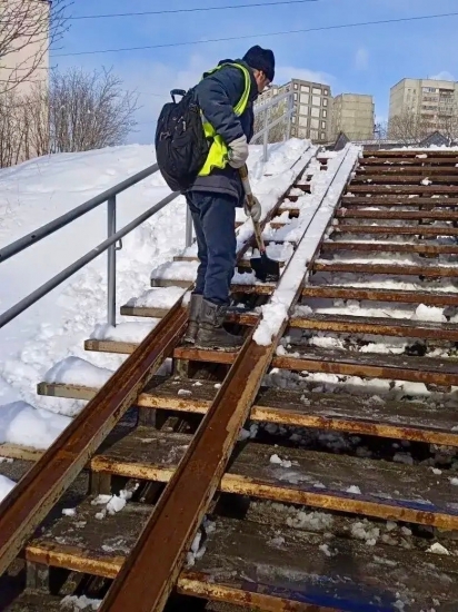 Работа по уборке снега продолжается!