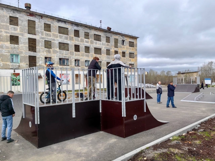 В Североморске-3 открыли скейт-площадку