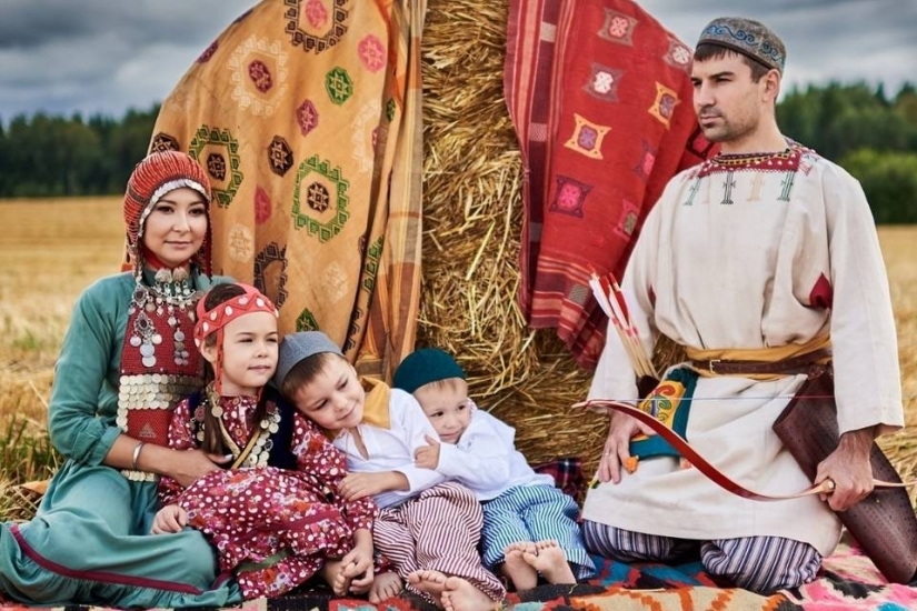 Северян приглашают к участию в международном фотоконкурсе  «Мама и дети в национальных костюмах»   