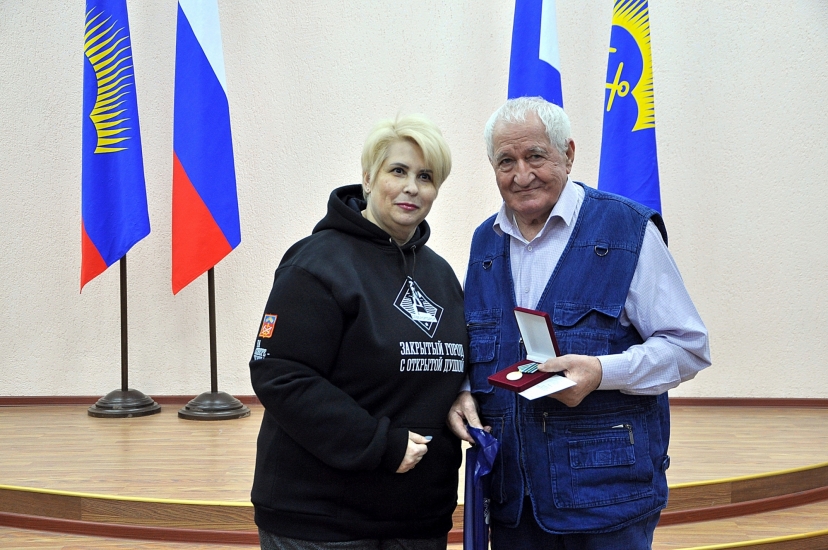 Вручили юбилейные медали «80 лет разгрома немецко-фашистских войск в Советском Заполярье»