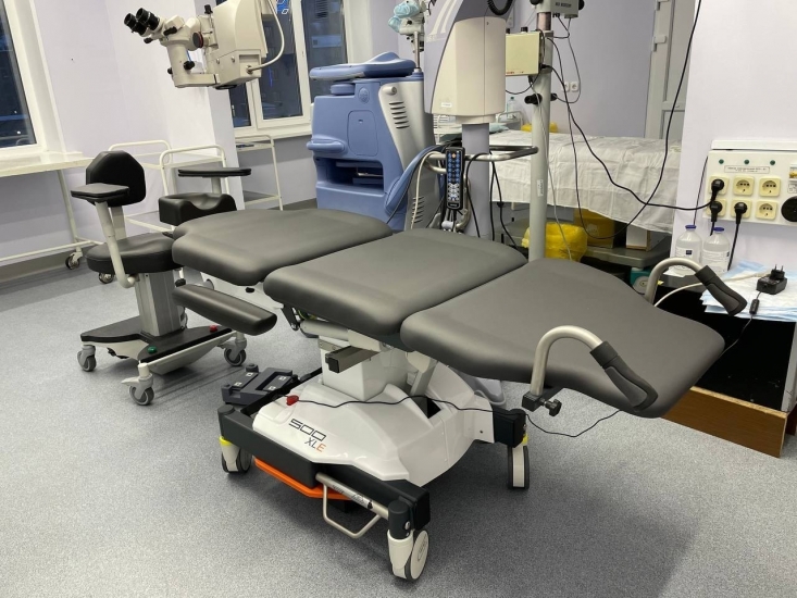Офтальмологи Мурманска получили новый операционный стол