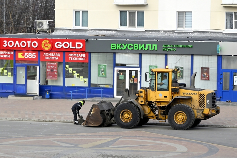 Работа по уборке города не останавливается
