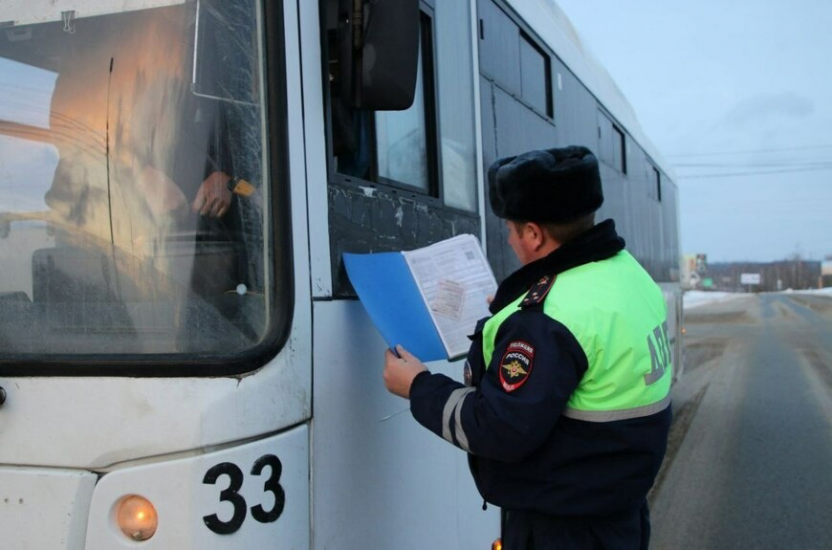 Госавтоинспекторы проверили соблюдение в автобусах требований безопасности дорожного движения