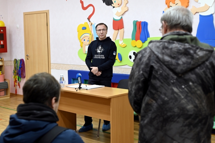 Врио главы ЗАТО г. Североморск Виталий Карпушкин провёл встречу с жителями нп Щукозеро
