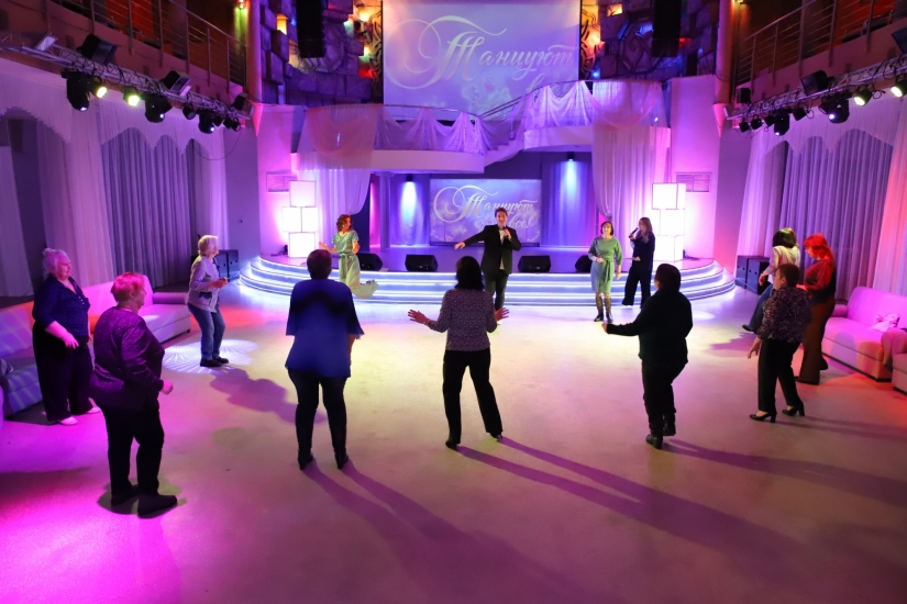 Танцуют все! 