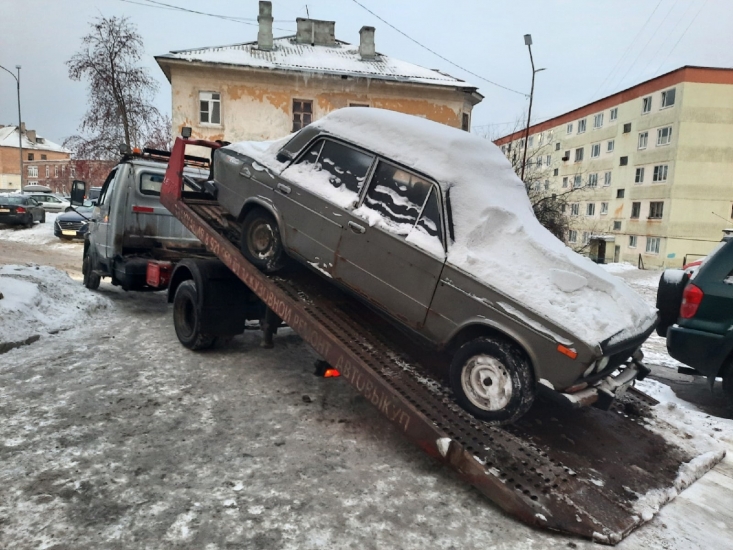 Автохлама нет. Североморск вывоз мусора Падорина. Артур под машиной.