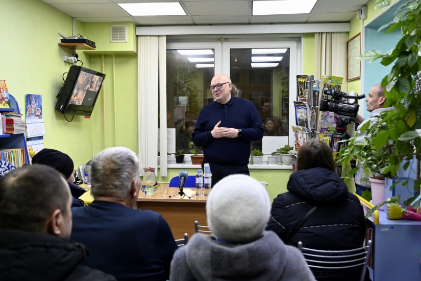 Глава ЗАТО Североморск Владимир Евменьков пров6л встречу с жителями ул. Кортик
