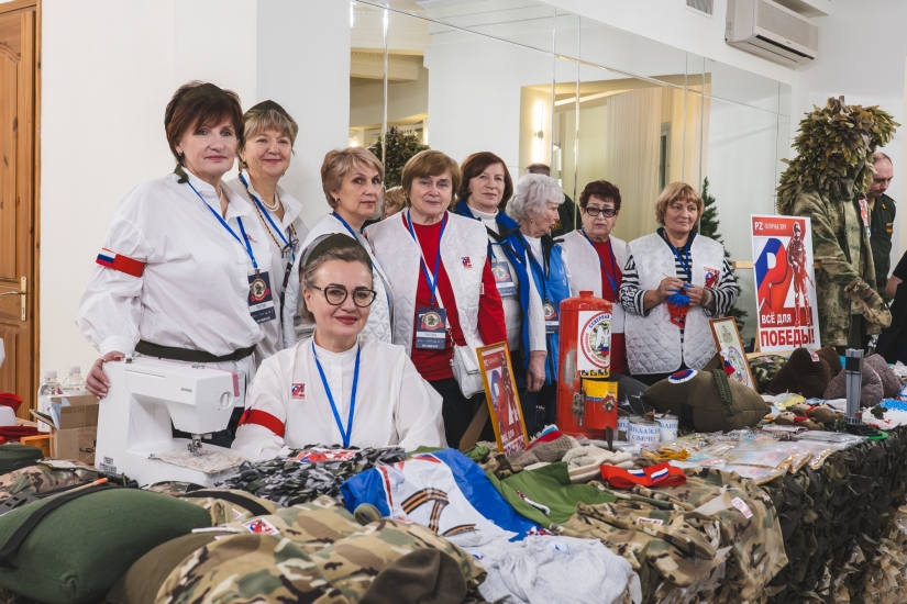 С Днем волонтера!