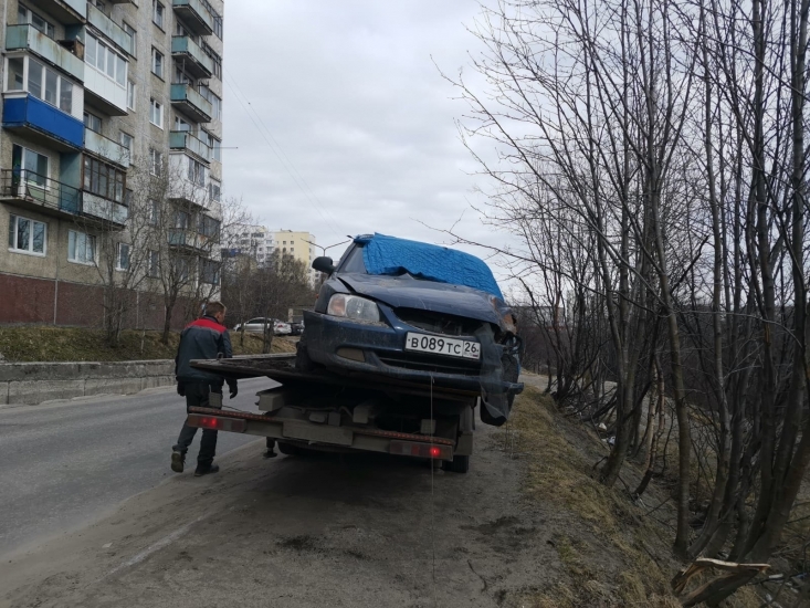 В ЗАТО г.Североморск продолжают эвакуировать брошенные транспортные средства