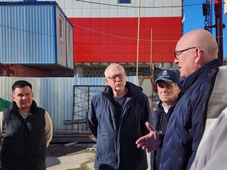 В североморске продолжается капитальный ремонт спортивного комплекса «Плавательный»