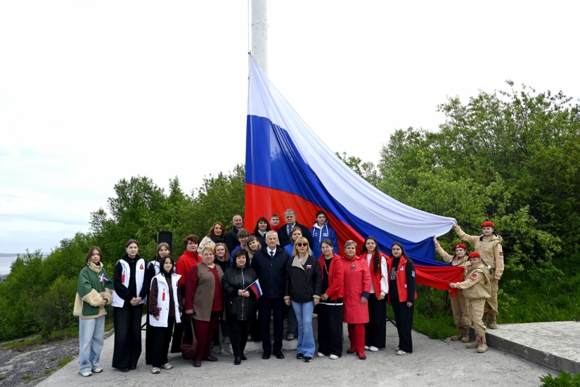 Флаг России поднят!