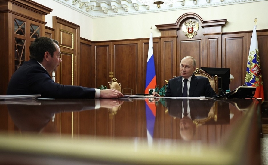 Президент России Владимир Путин поддержал предложение губернатора Андрея Чибиса о запуске комплексного проекта развития Арктики и Трансарктического транспортного коридора