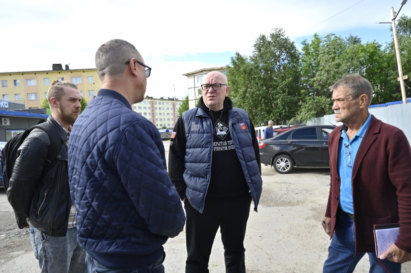 Территорию у ведомственного бассейна благоустроят
