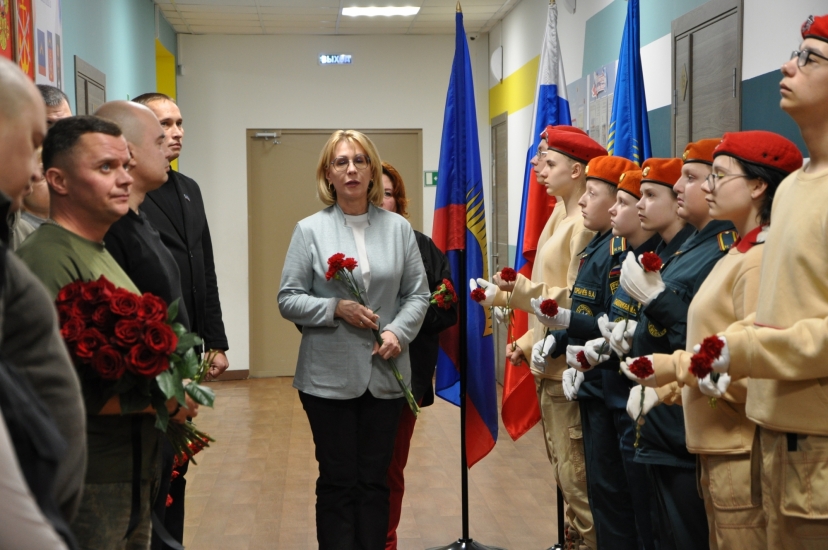 Север Помнит! В школе №1 открыли стенд памяти героя СВО Романа Булак