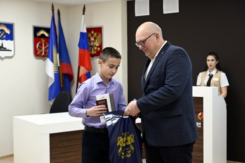 12 декабря - День Конституции Российской Федерации