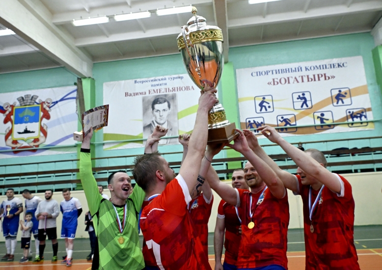 Завершился  X городской турнир по мини-футболу памяти Владимира Козинского