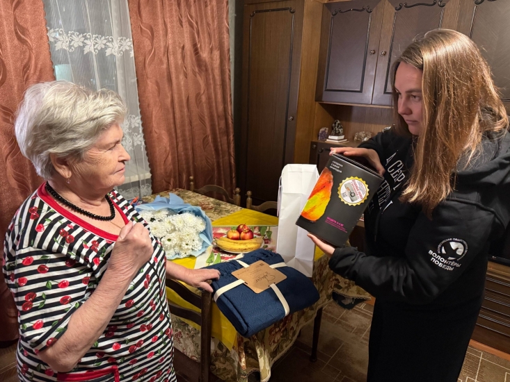 Волонтеры Победы навестили ветеранов и детей войны