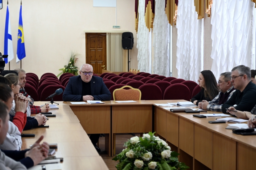 «Коммунальный час»: ремонт теплотрассы, перерасчет за тепло, вывоз снега и мусора