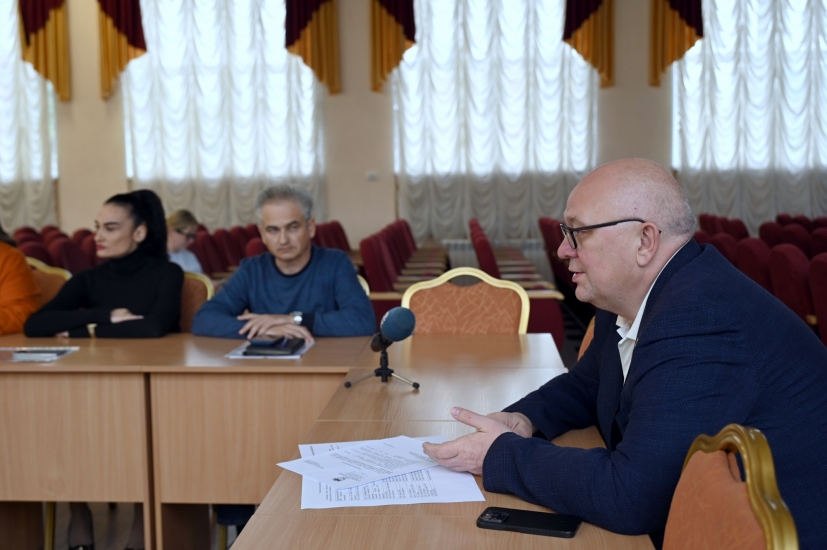 «Коммунальный час»: о наведении порядка в Сафоново-1 и ответственности УК за содержание придомовых территорий 