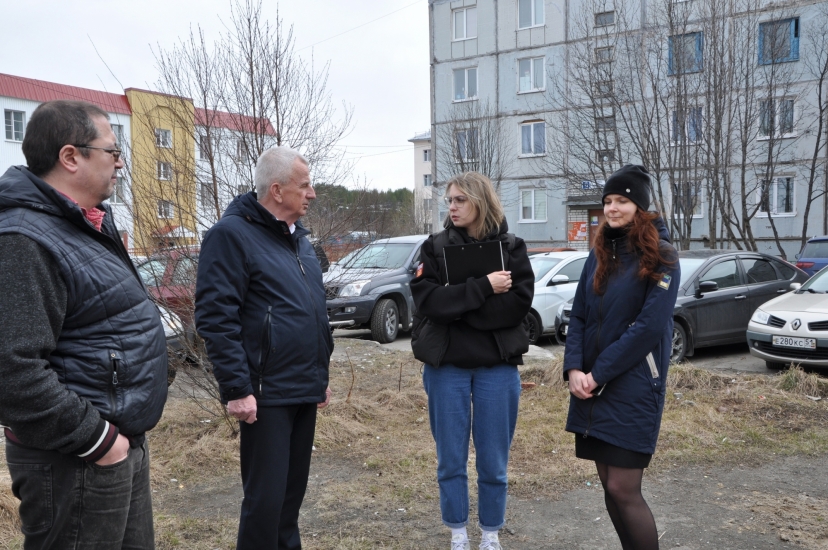На ул. Авиаторов, 8 началась подготовка к обустройству детской площадки