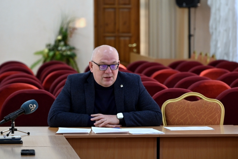 «Коммунальный час»: уборкой снега, теплоснабжение поселков