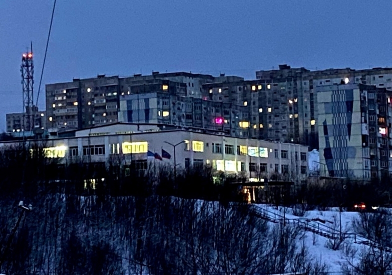 Организованы пункты для подзарядки телефонов и подогрева пищи