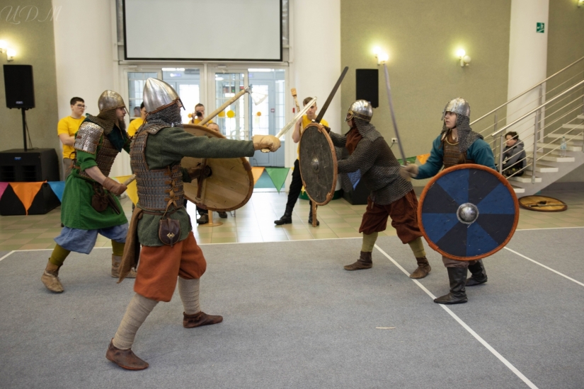 В Североморске прошло открытое первенство по спортивному мечу и раннесредневековому фехтованию