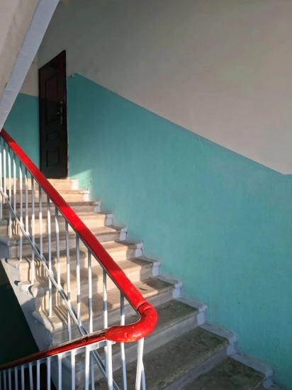 Продолжается работа по ремонту подъездов